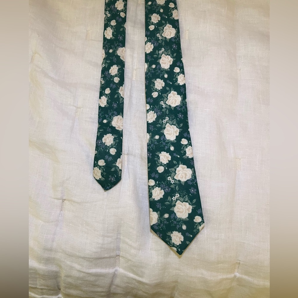 Tie bar 100% linen skinny tie. EUC